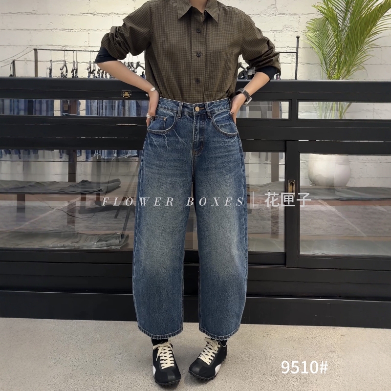 Flower Box Small Lantern Jeans for Women, Autumn New Style 69510, Vintage Blue High-Waisted Cropped Embroidered Scimitar Pants Flower Box Small Lantern Jeans for Women, Autumn New Style 69510, Vintage Blue High-Waisted Cropped Embroidered Scimitar Pants