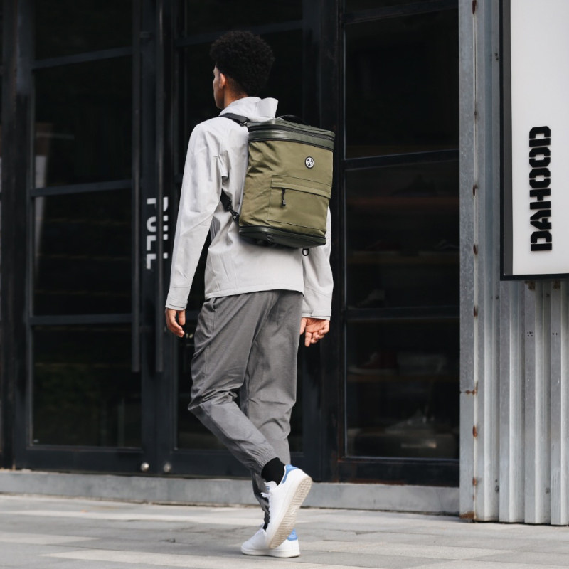 Kiwee unrows 2021 new sandwiches 15 inch large capacity male and female double shoulder computer bag waterproof tide pack