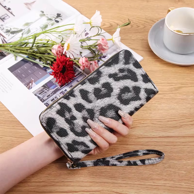 2026 New Leopard Print Vintage Long Wrist Wallet Fashionable Versatile Coin Purse Women's Zipper Card Holder
