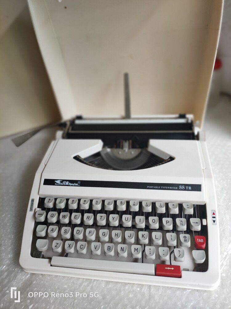 Flying fish full English mechanical typewriter old English typewriter-Taobao