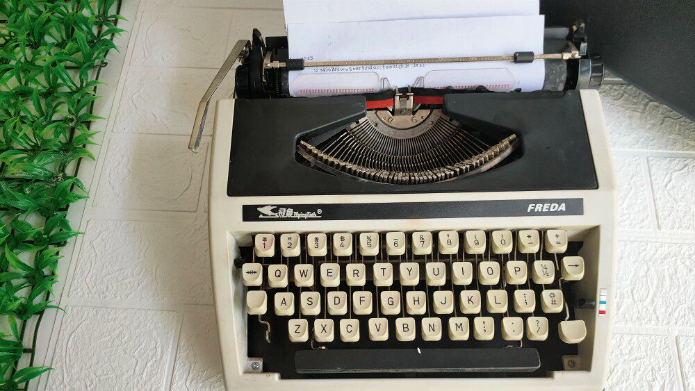 Flying fish brand All English mechanical typewriter old typewriter-Taobao