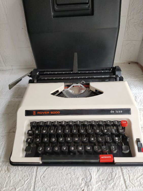 Rover 5000 full English mechanical typewriter old English typewriter