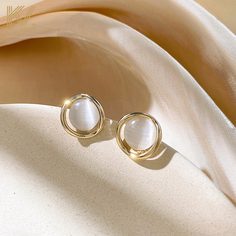 Cat Eye Stone Earrings 2022 New Small And Delicate Pure Silver Earl Femininity Senior Sense Light Lavish Ornament Tide