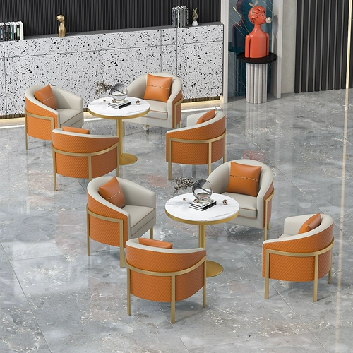 Светлый таблица переговоров по продажам на роскошном офисе и гостевой прием гостевой зоны гостевой зоны.