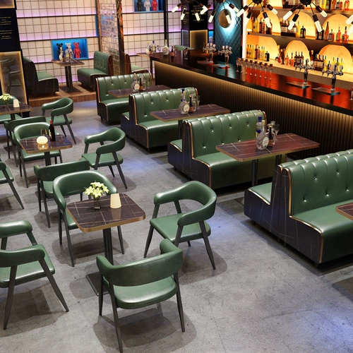 Промышленный батончик, стол, кресло, ретро -бар, кофе, ресторан, ресторан, питательный диван, диван, диван, диван