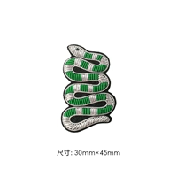 Зеленый рисунок змея, отличный благоприятный год змеи