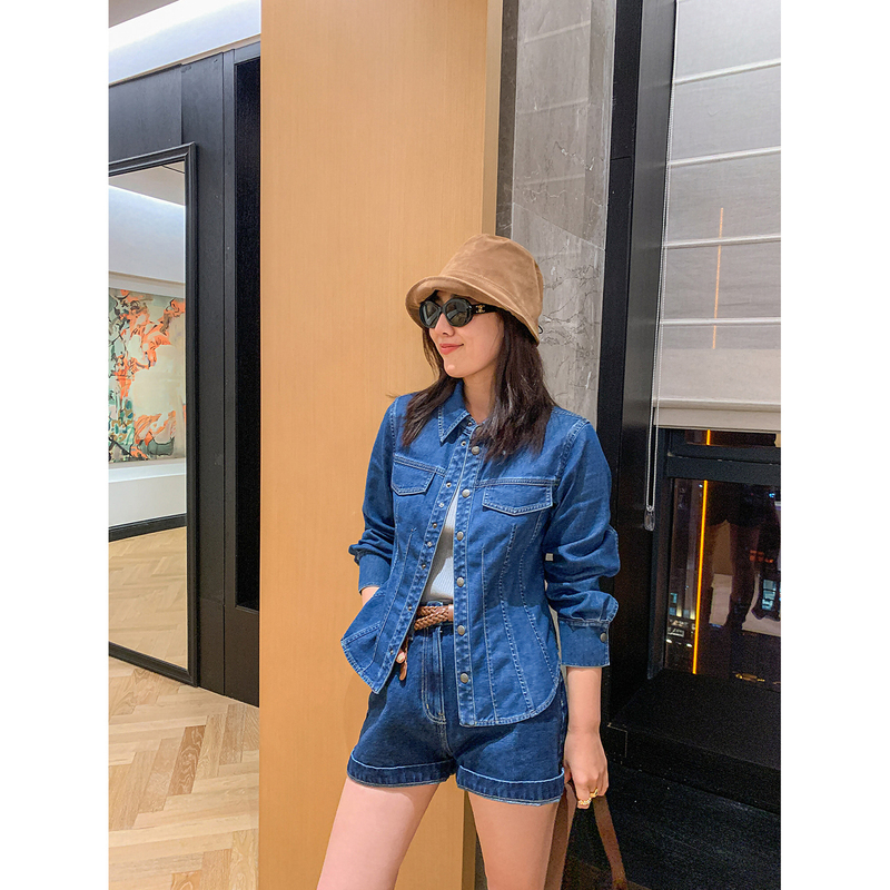 2026 Spring/Summer New Soft Fishbone Lapel Denim Shirt Slimming Waist Short Denim Jacket for Women