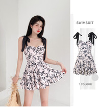 Swimsuit women senior feeling thin 2022 explosive new conservative conjunction hot spring suspended sexy swimwear