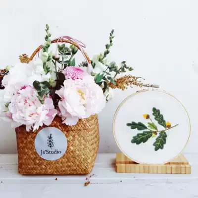 Embroidery diy material package European new hand embroidered plant ACORN