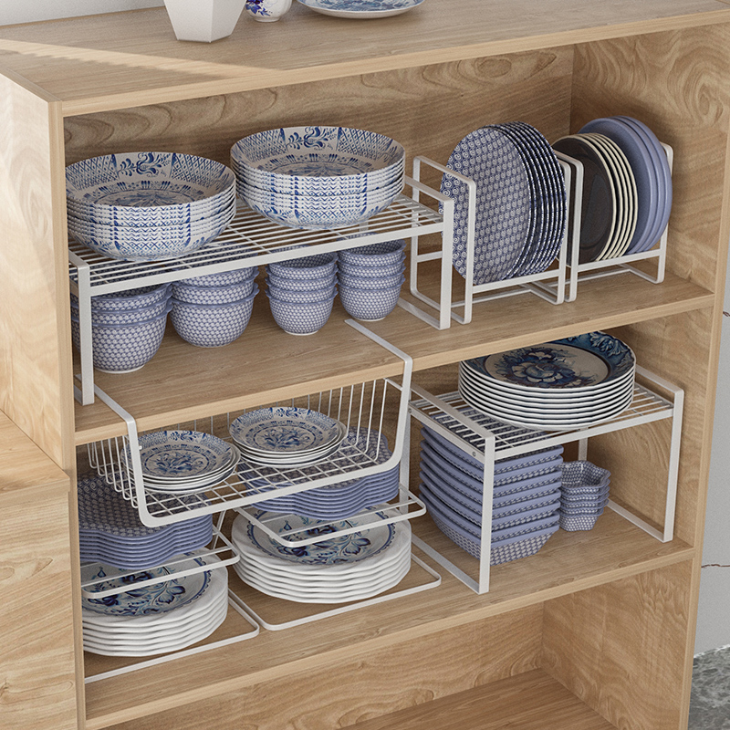 Kitchen bowls and plates to store drained dishes and dry dishes