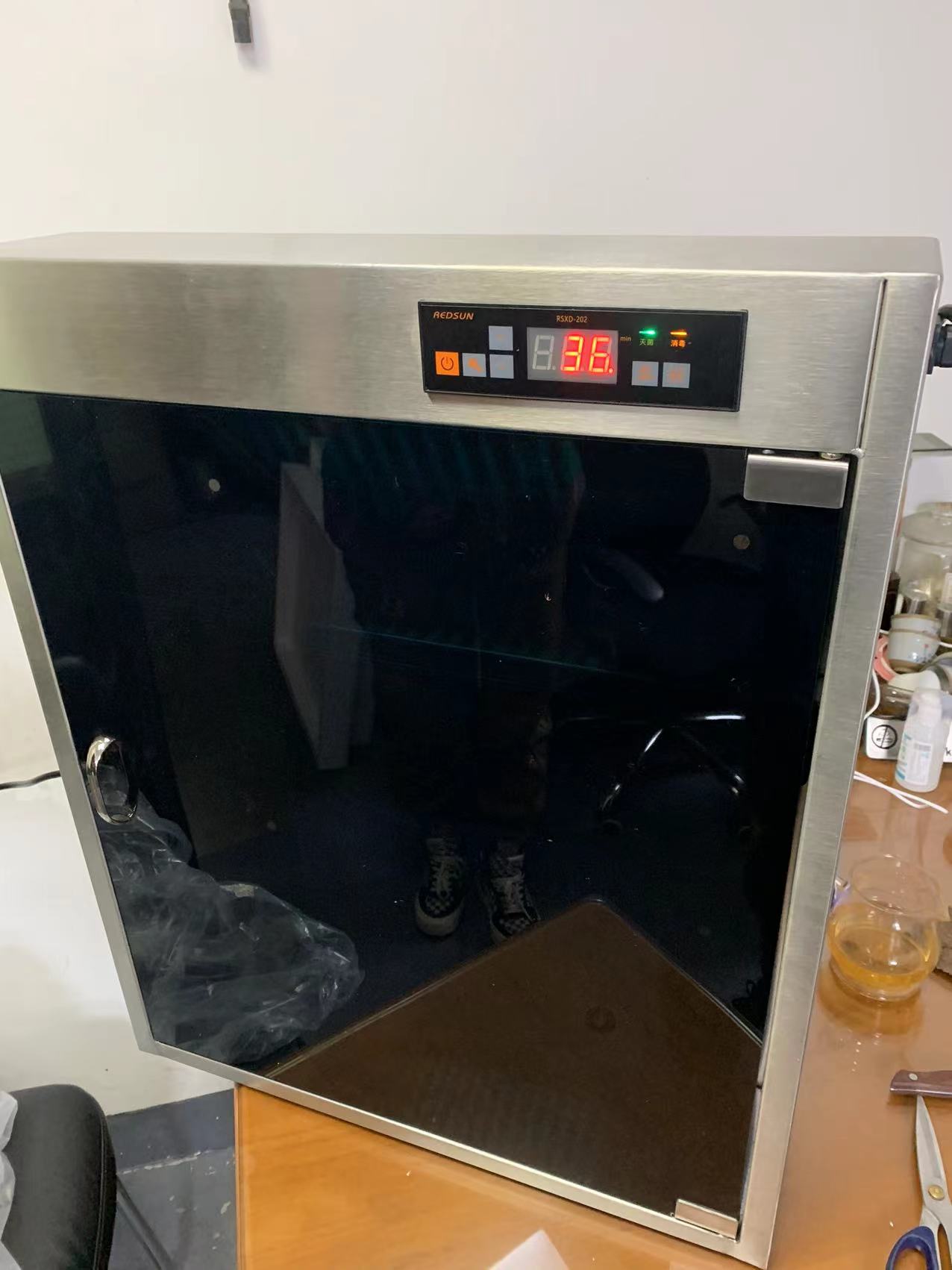 New stainless steel electric strong magnetic knife rack commercial wall-mounted UV knife box kitchen kitchen knife rack storage cabinet