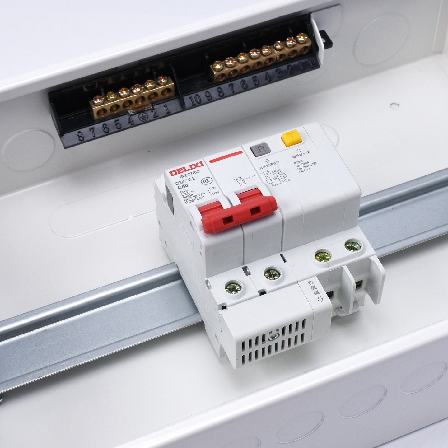 Distribution Box, Household Circuit Breaker, Leakage Protection Box, Power Box, Meter Box, Electrical Control Box, Strong Current Box Pz30