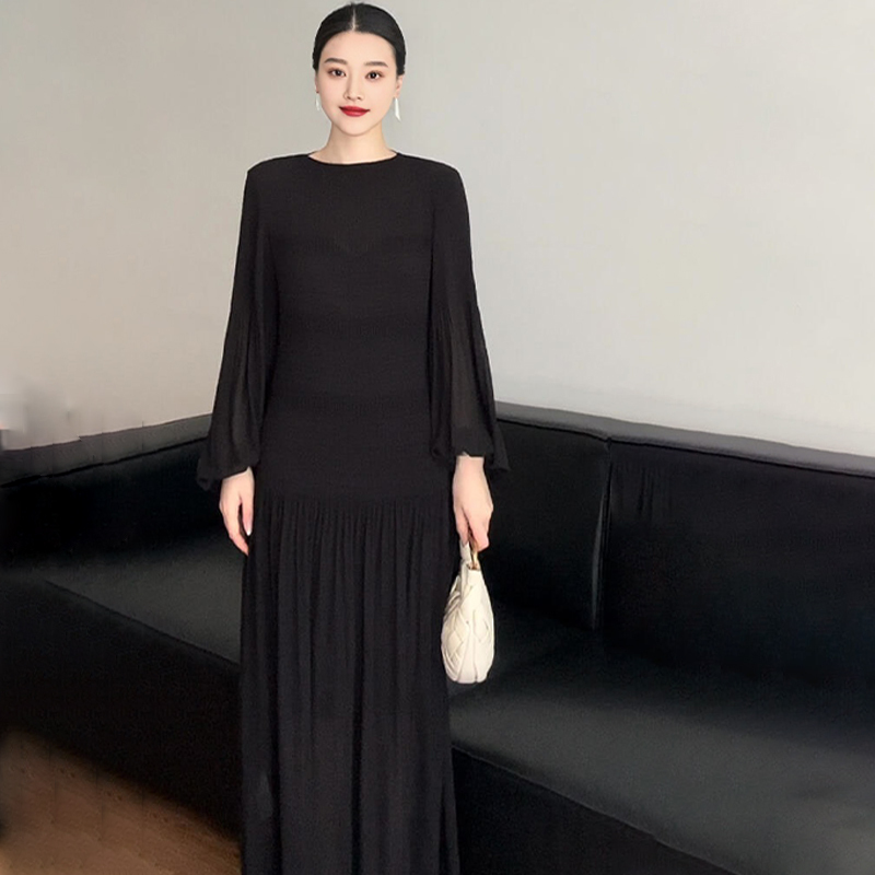 Simple and Elegant Black Chiffon Long-Sleeved Dress for Attending Important Occasions in Early Autumn