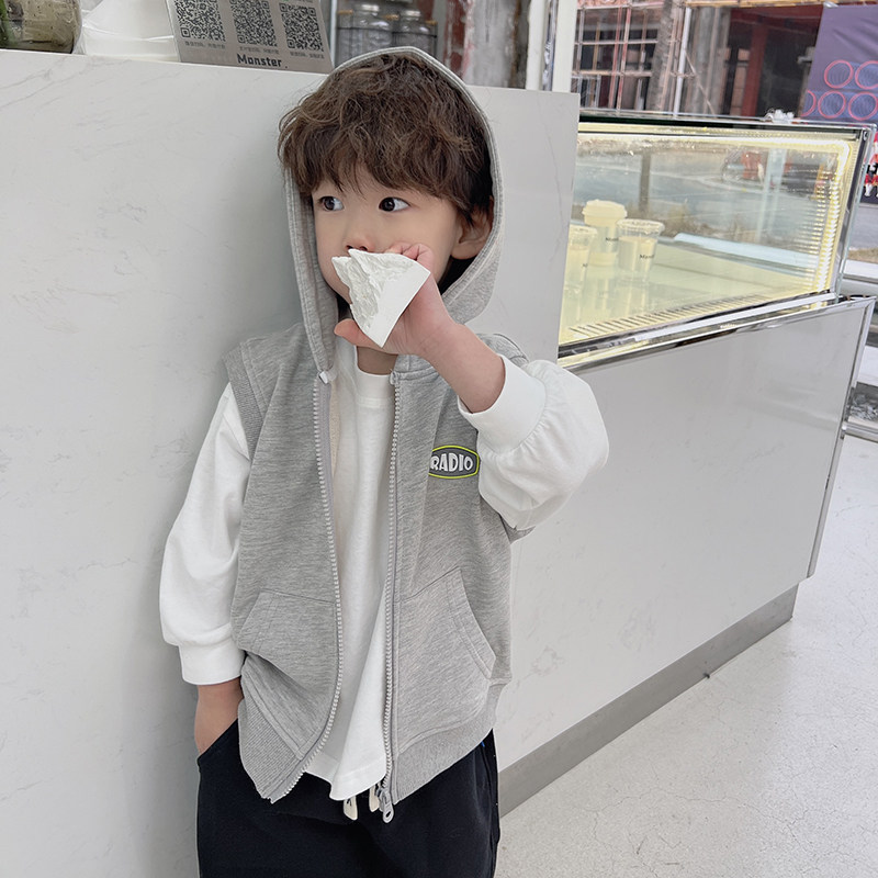 Boy with hat vest Spring and fall outside wearing foreign pie jacket jacket child male baby casual sleeveless blouses