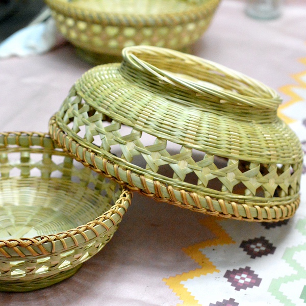 Bamboo Woven Fruit Basket with Rattan Opening and Base, Hand-Woven Pastry Storage Basket, Fruit Tray, Household Bamboo Basket, Guangxi Vegetable Washing and Draining Basket