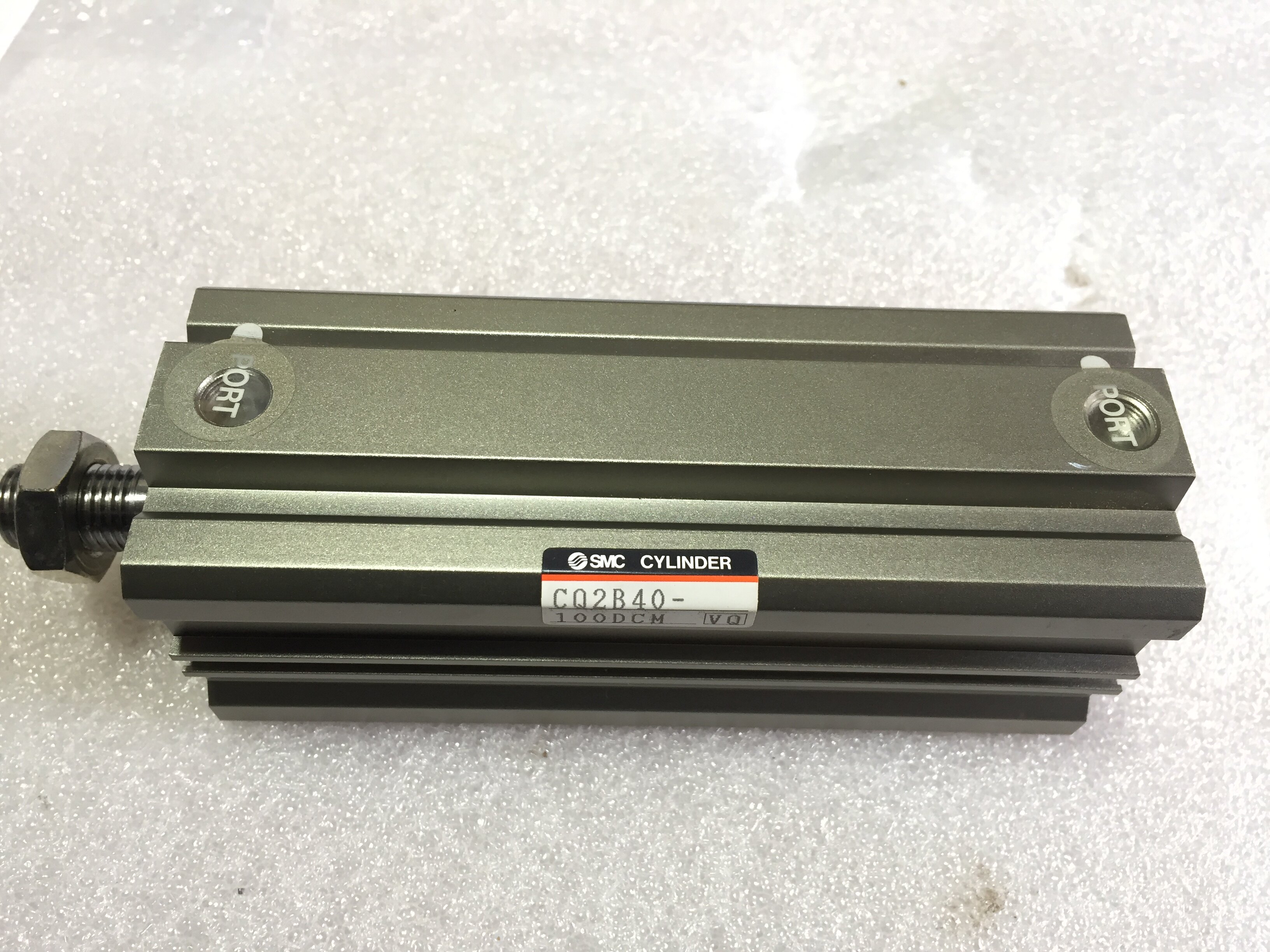 CQ2B40-100DCM Japanese SMC cylinder original plant completely new