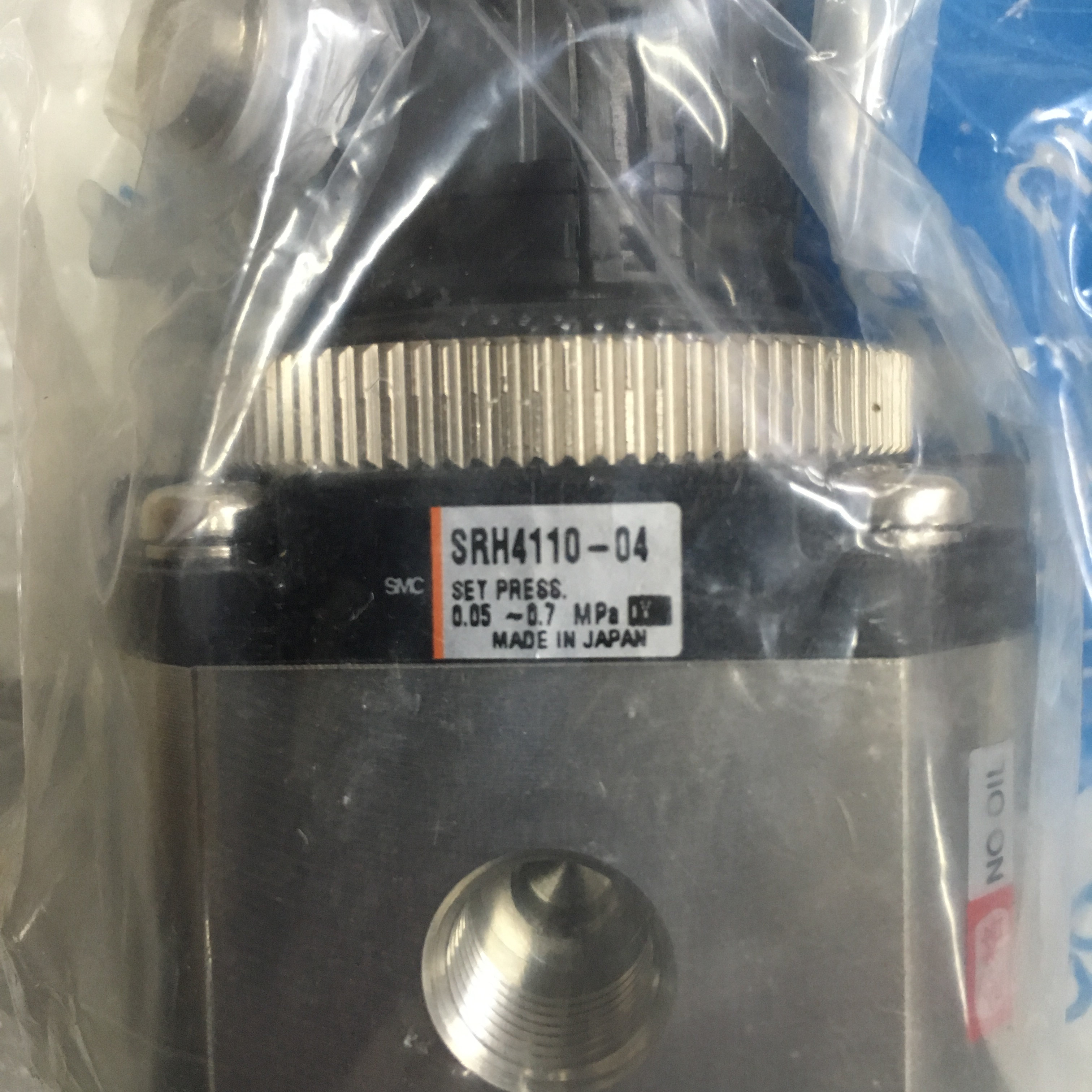 Japan SMC brand new non-overflow clean type pressure reducing valve SRH4110-04