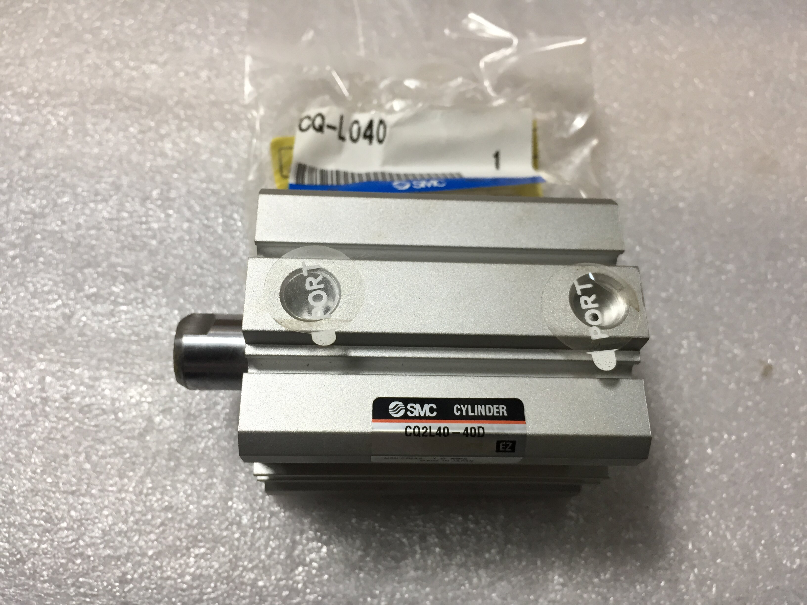 CQ2L40-40D Japan SMC cylinder original factory New With Bracket