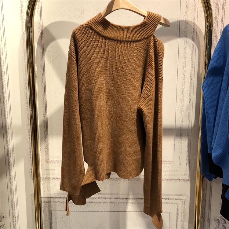 MOCO & XIAOJIE lỏng V-Cổ hollow strapless áo len của phụ nữ mùa thu 2018 áo len mới MA183SWT302 áo khoác cardigan nữ
