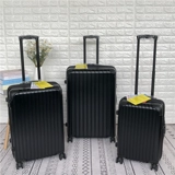 Вместительный и большой ударопрочный универсальный чемодан