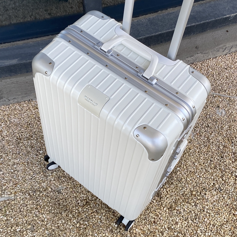Japan MARRLVE high face value aluminum frame case PC pull-lever case mute universal wheel 20 den case 24 suitcases woman