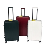 Вместительный и большой ударопрочный универсальный чемодан