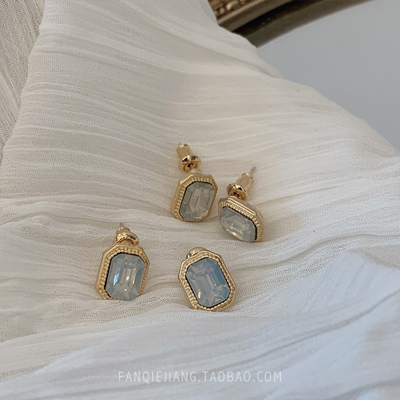 Advanced Sensual Antique Style Imitation Gemstone Earrings Woman Pure Silver Earrings 2021 New Tide Personality Temperament Small Crowdwear