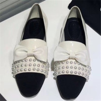 The womans shoe manager is also wearing a celebrity style.