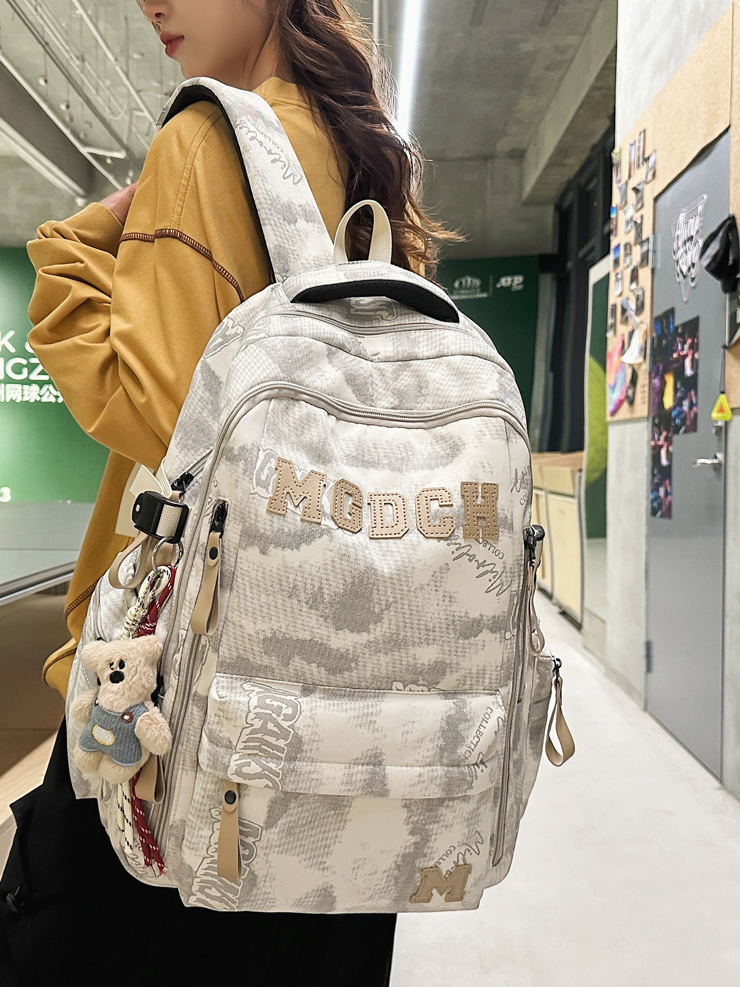 Schoolbags for Men and Women with Graffiti Letters, Workwear Style, Weight-Reducing Backpacks, Large-Capacity Backpacks for Middle and High School Students, Travel Backpacks