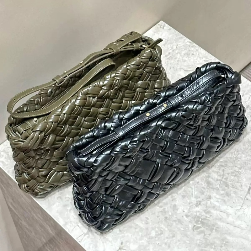 Imported Calfskin Chacha Oil Wax Leather Handmade Pleated Handbag Single Shoulder Underarm Crossbody Bag for Women Imported Calfskin Chacha Oil Wax Leather Handmade Pleated Handbag Single Shoulder Underarm Crossbody Bag for Women