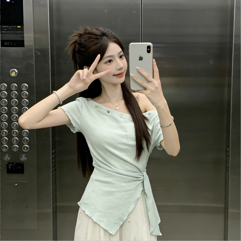 Beach Vacation Style Green Off-Shoulder Short-Sleeve T-Shirt for Women, Fresh and Slimming with an Irregular Tie Design