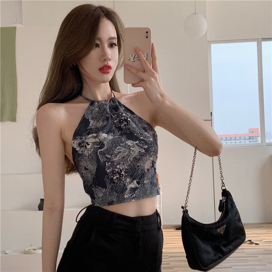 Spicy Style Halter Neck Camisole with Square Scarf, Fashionable and Trendy with a High-End Feel, Small Camisole for Women