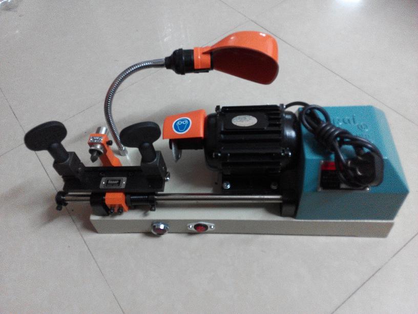 Special Guangzhou key copy machine with fine-tuning horizontal wave tooth tooth with key machine