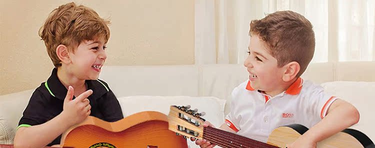 Người mới bắt đầu chơi Ukulele có thể chơi với nhạc cụ mini trẻ em mô phỏng cây đàn guitar bé gái nhỏ trống trẻ em