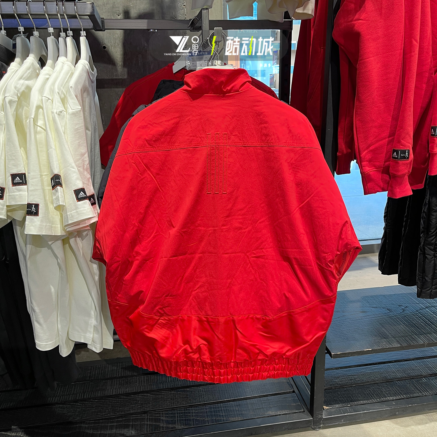 正品ADIDAS阿迪达斯男子外套运动服，本命年红色加绒夹克HZ3039，让你