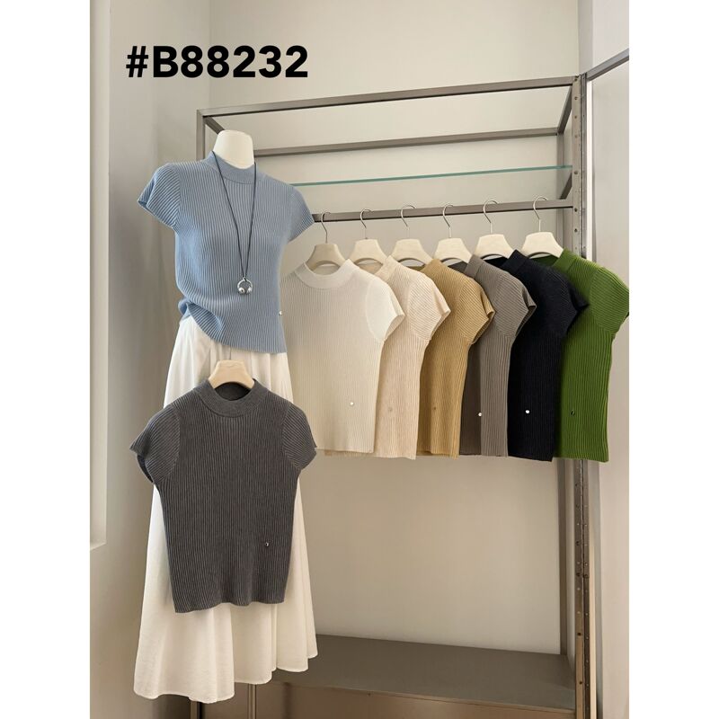 Huguliia Plus Cinderella Short Knit Top for Layering under a Base Shirt, Age-Reducing Style 88232