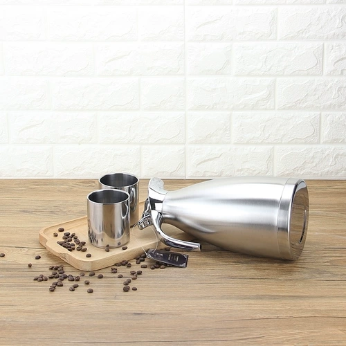 Компания, настраиваемая в середине -атмосфера фестивальной деятельности.