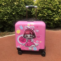 Розовая маленькая девочка