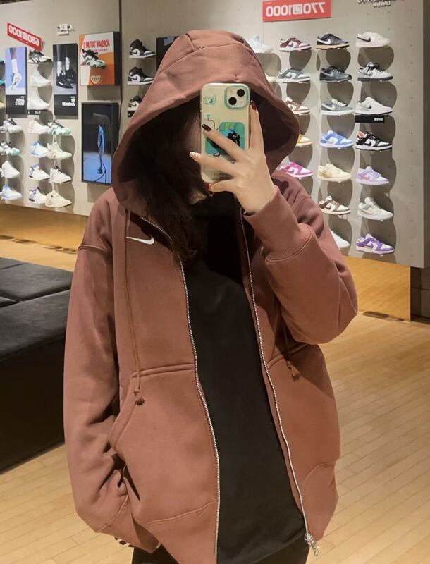 Authentic Nike Women's Embroidered Logo Hooded Casual Jacket with Fleece Lining Dq5759-218 Authentic Nike Women's Embroidered Logo Hooded Casual Jacket with Fleece Lining Dq5759-218