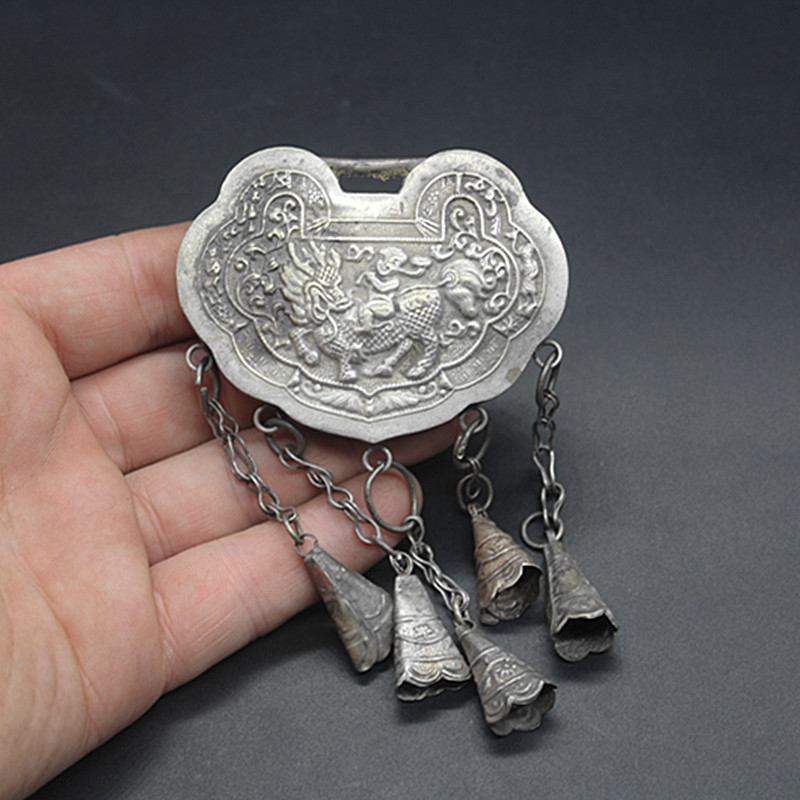 Antique miscellaneous collection Antique silver card shoe buckle piece Kirin send child silver lock piece copper lock piece