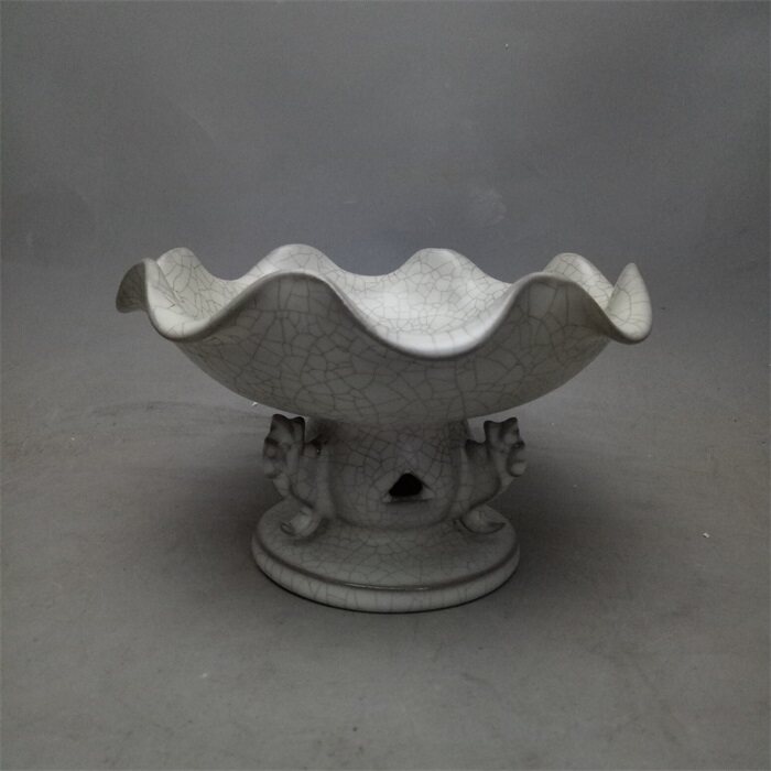 Song Ru kiln lotus leaf high-foot fruit plate antique antique old goods second-hand goods collection antique porcelain ornaments