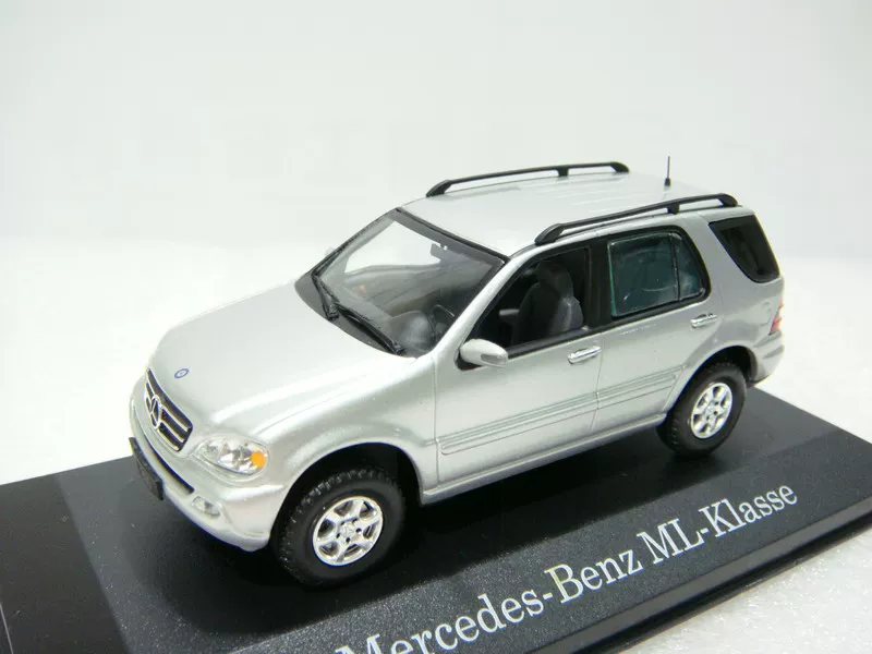 [原包 1:43 MERCEDES-BENZ ML KLASSE SUV 奔驰吉普车越野车]