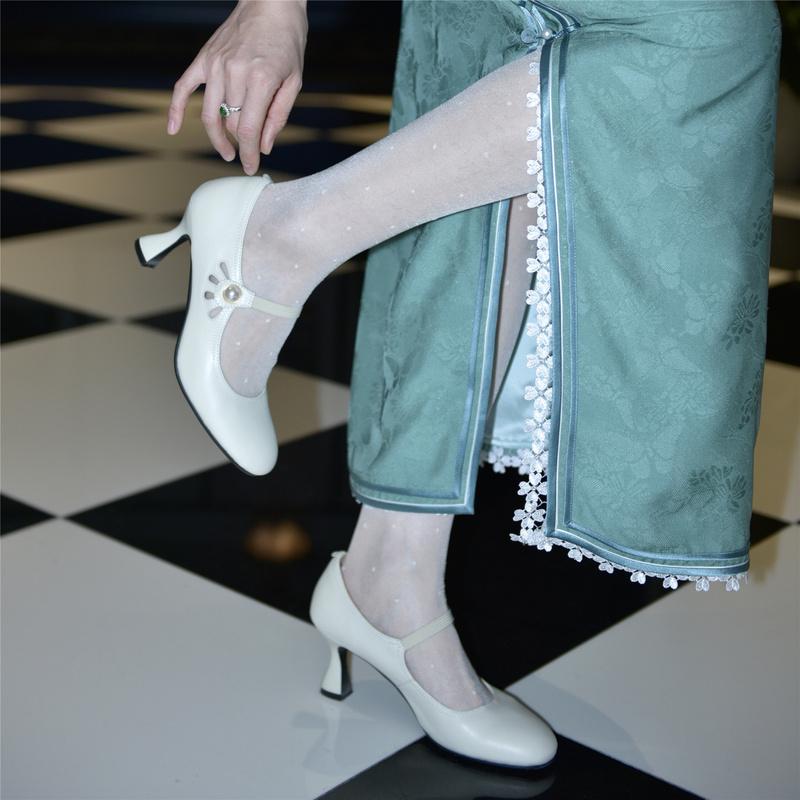 Cowhide 7cm Retro High-Heeled Shoes from the Republic of China Era, Mary Jane French-Style Cheongsam Shoes, Off-White Stiletto Heels, Round Toe, Pearl Hollow Design