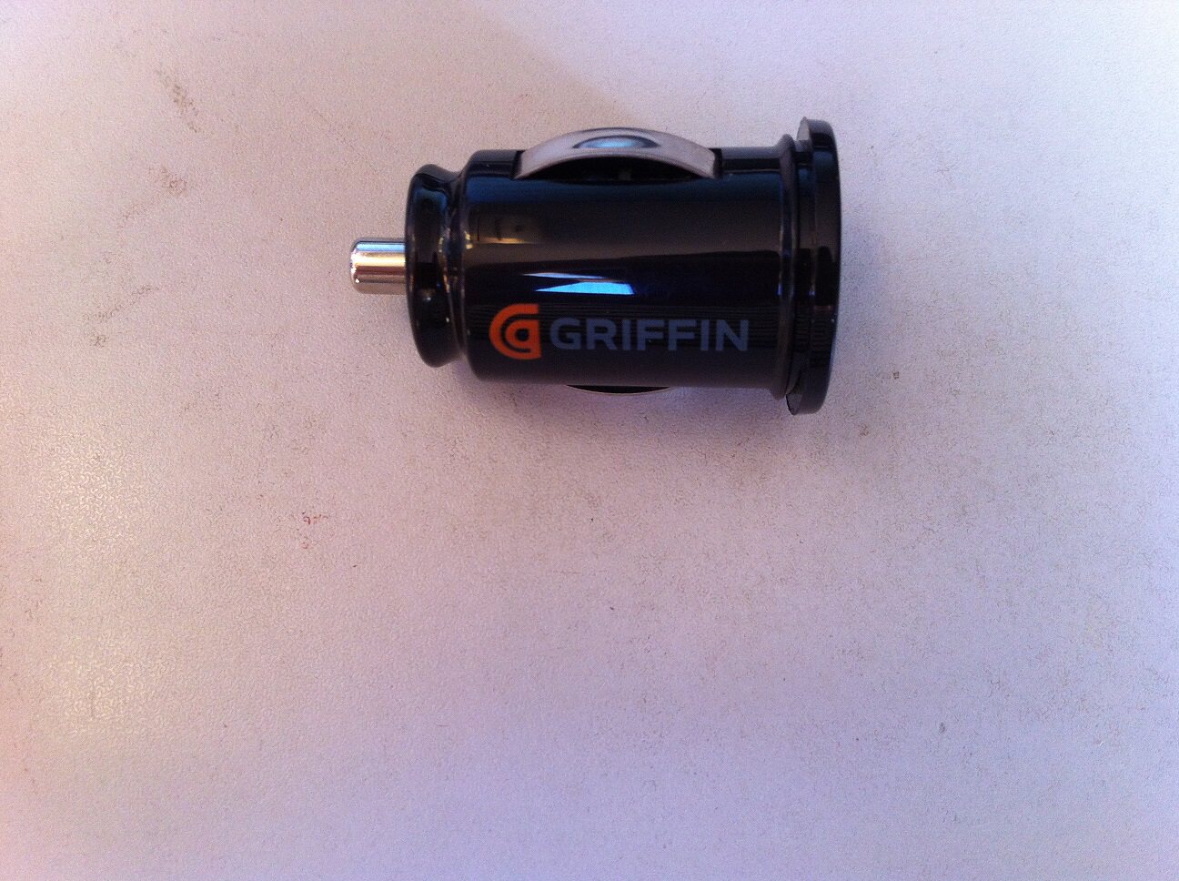 The Qingku Griffin on-board charger Mini is suitable for Apple's mobile phone charging