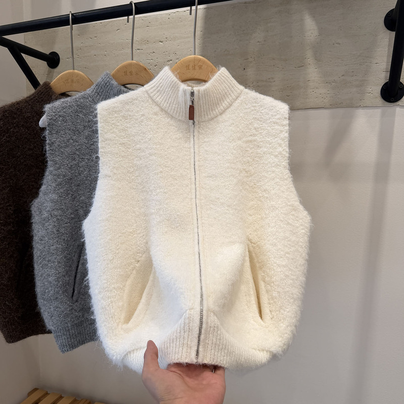 Korean Style Circle Collar Zip-Up Vest for Women, Autumn and Winter 2026 New Loose Layered Sleeveless Sweater Vest, Fluffy