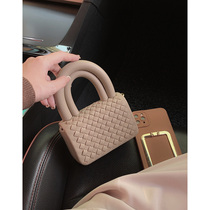 Autumn lady bag with small crowdsourced 100 hitch weave hand grab bag woman 2022 new mini mouth red bag single shoulder inclined satchel bag