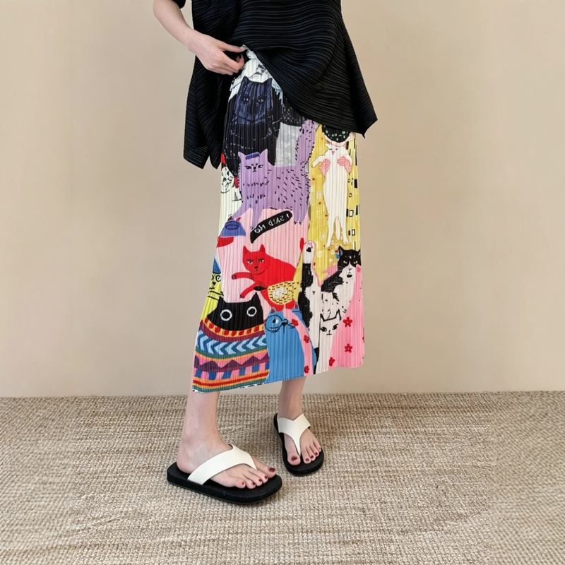 2026 Summer New Miyake-Style Pleated Skirt for Women with Cute Cat Graffiti, Color-Blocking, Slimming, Straight-Cut with Slit 2026 Summer New Miyake-Style Pleated Skirt for Women with Cute Cat Graffiti, Color-Blocking, Slimming, Straight-Cut with Slit