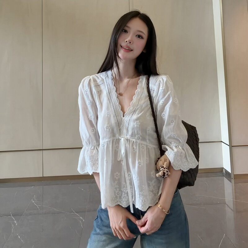 French-Style Gentle Lace Shirt, V-Neck Long-Sleeved Shirt, Women's Summer New Style, White Lace-Up Loose and Beautiful Top French-Style Gentle Lace Shirt, V-Neck Long-Sleeved Shirt, Women's Summer New Style, White Lace-Up Loose and Beautiful Top