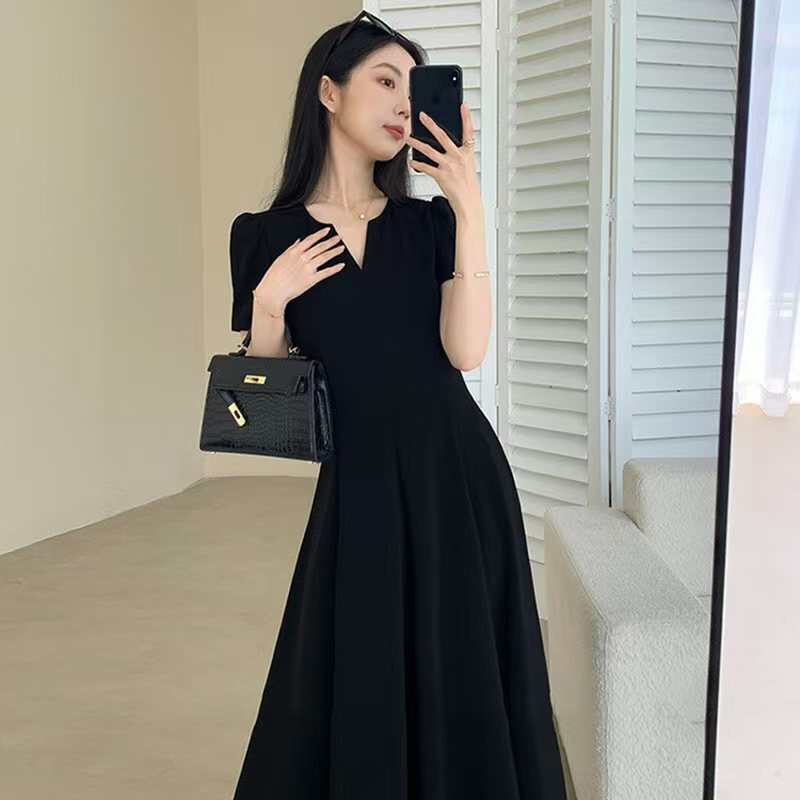 French-Style Black Dress for Women, 2025 Summer New Model, Stunning Waist-Cinching, Slimming, Elegant Hepburn-Style Commuting Long Dress French-Style Black Dress for Women, 2025 Summer New Model, Stunning Waist-Cinching, Slimming, Elegant Hepburn-Style Commuting Long Dress