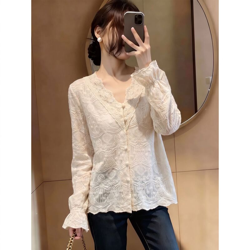 French-Style Off-White All-Over Embroidered Hollow Lace V-Neck Loose Bell-Sleeve Shirt Plus Size for Chubby Women Commuting Blouse